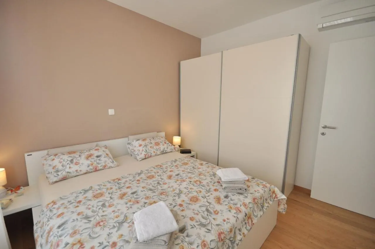 Apartment Carmen, Znjan, Split 0*,